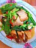 คะน้าหมูกรอบ สูตรเด็ด