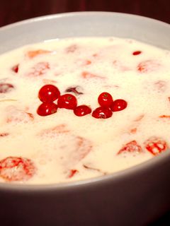 Nyári gyümölcsleves recept főzés nélkül recept fotója