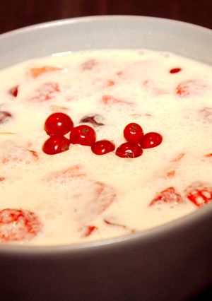 Nyári gyümölcsleves recept főzés nélkül recept fotója
