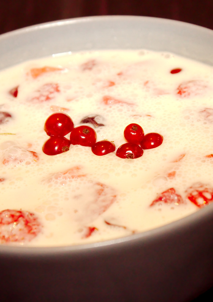 Nyári gyümölcsleves recept főzés nélkül recept fotója