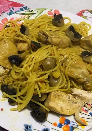 Foto principal de Espaguetis con pollo y champiñones