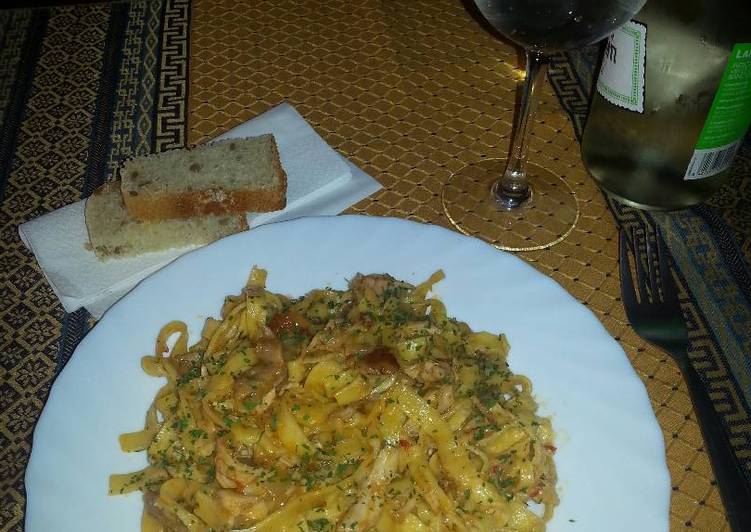Fetuccini con setas y pollo