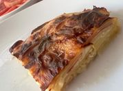 Una foto de papa gratinada con jamon