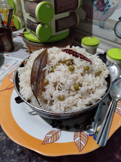 सिंपल मटर पुलाव (Simple matar Pulav recipe in hindi) रेसिपी मुख्य फोटो
