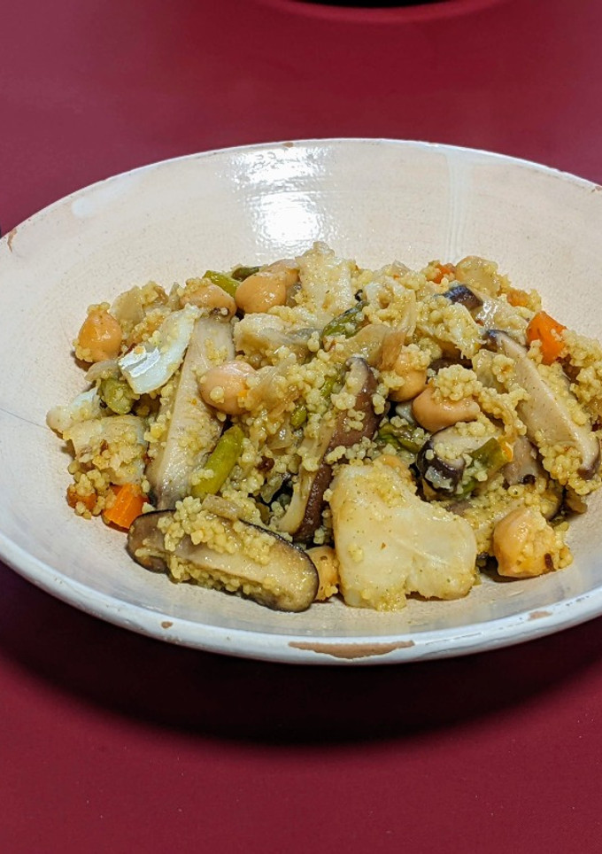 Una foto de Bacalao con garbanzos y cous-cous