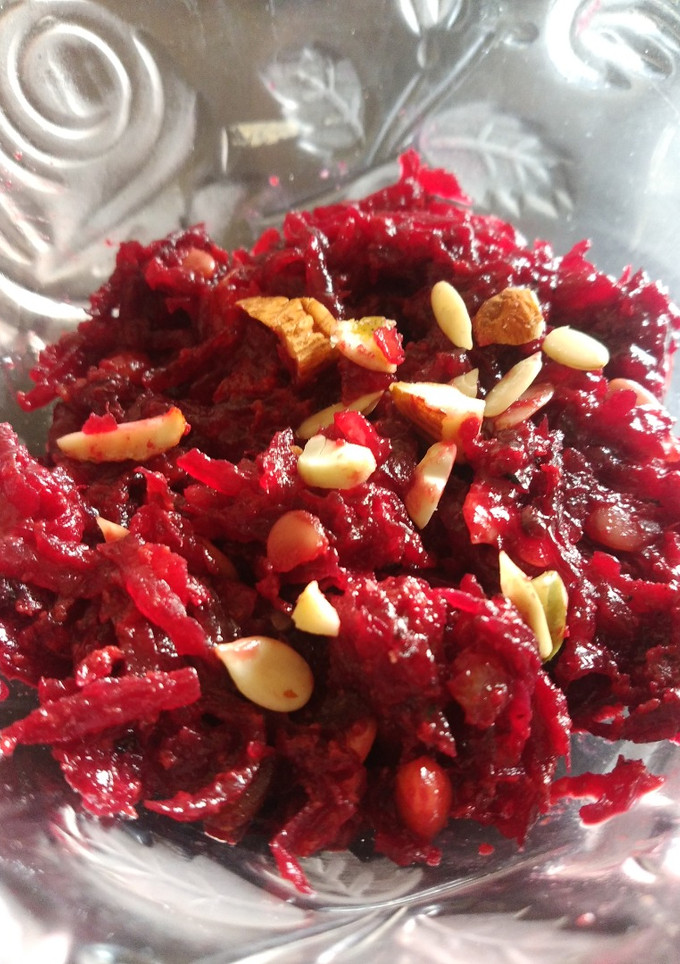 बीट रूट हलवा (BEET ROOT HALWA RECIPE IN MARATHI) रेसिपी चे मुख्य फोटो 