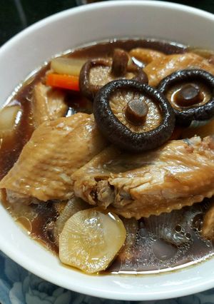 รูปของ ปีกไก่ตุ๋นซีอิ๊วดำ🇨🇳🍗🍲