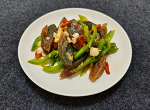 青椒炒皮蛋(簡單料理） 的食譜成品照片