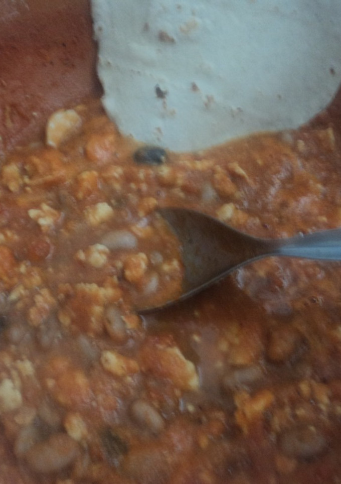 Una foto de Huevos con salsa de plátano y frijolitos el geras