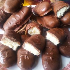Homemade bounty bar chocolate A picture of Homemade bounty bar chocolate.