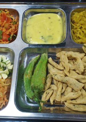 વણેલા ગાંઠિયા (Vanela Ganthiya Recipe In Gujarati) રેસીપી મુખ્ય ફોટો