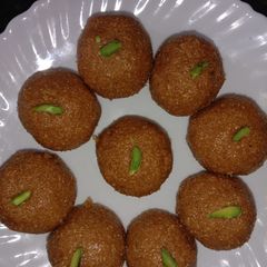 A picture of Besan suji laddu.