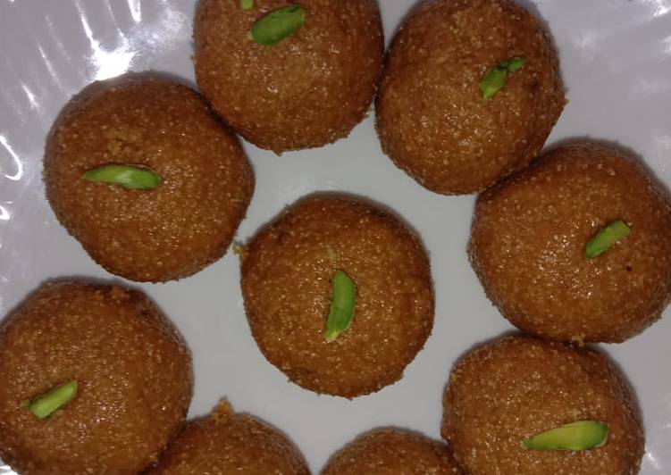 Besan suji laddu