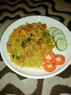 A picture of Stir fried pasta.