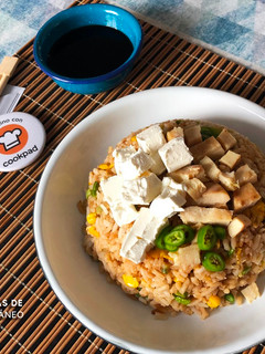 Una foto de Yakimeshi de pollo (Arroz Frito)