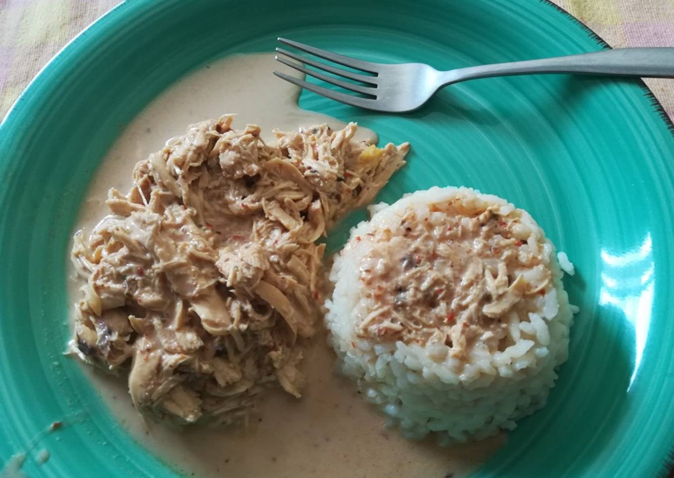 Pechuga de pollo en salsa cremosa de chile chipotle