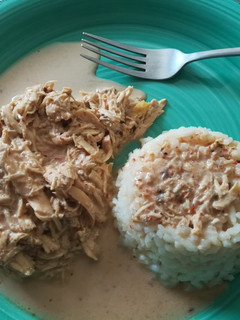 Una foto de Pechuga de pollo en salsa cremosa de chile chipotle