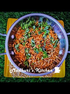 शेव भाजी (sev bhaji recipe in marathi) रेसिपी चे मुख्य फोटो