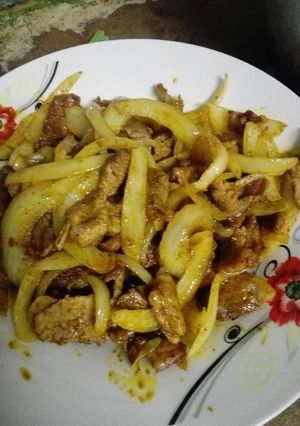 Hình của món Heo xào cary.