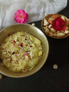 आलू का हलवा (aloo ka halwa recipe in Hindi) रेसिपी मुख्य फोटो