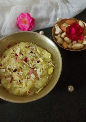 आलू का हलवा (aloo ka halwa recipe in Hindi) रेसिपी मुख्य फोटो