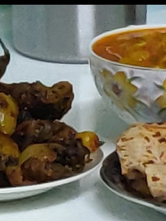 करेले प्याज़ की सब्जी (karele pyaz ki sabzi recipe in Hindi) रेसिपी मुख्य फोटो