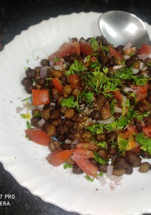 चने की चाट (Chane ki chaat recipe in hindi) रेसिपी मुख्य फोटो