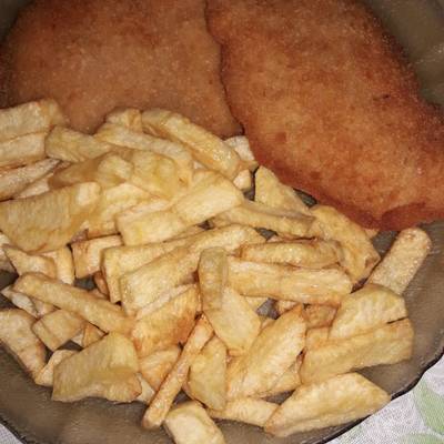 Milanesas de pollo papas fritas y alitas al limón Receta de Yoli Palazzo-  Cookpad