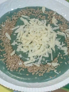 Una foto de Puré de patata con alga espirulina