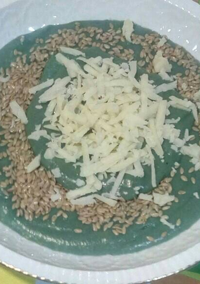 Una foto de Puré de patata con alga espirulina