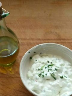 Una foto de Tzatziki (salsa de yogur)