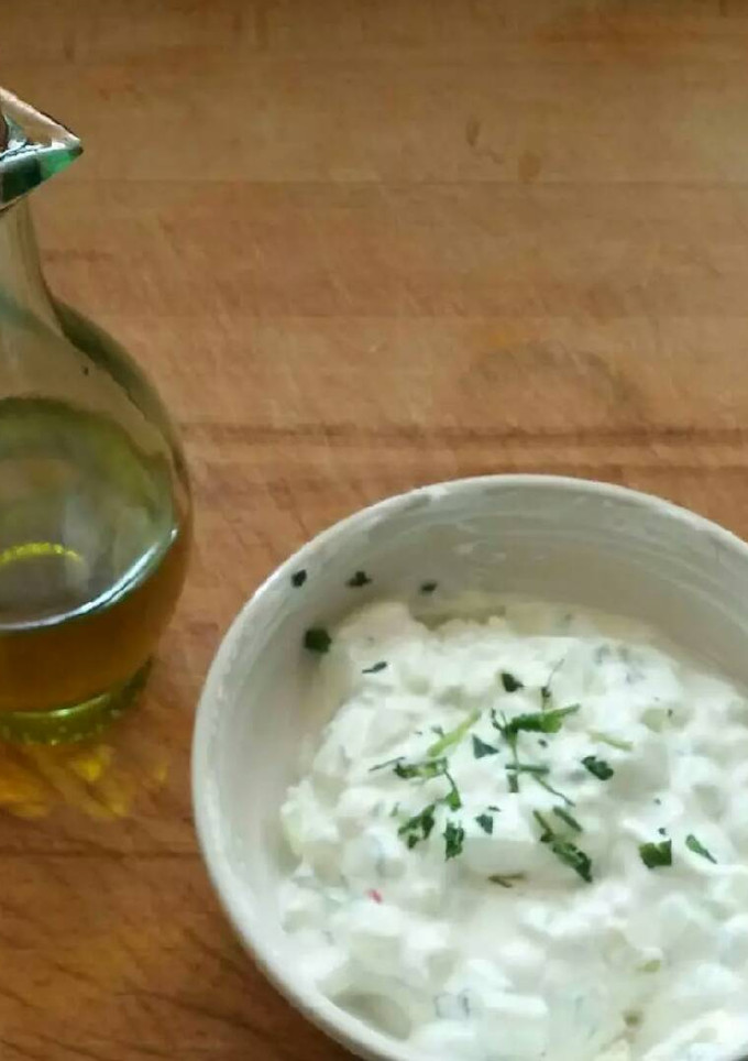 Una foto de Tzatziki (salsa de yogur)