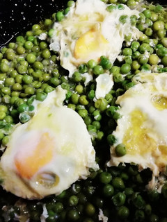 Una foto de Guisantes con huevo
