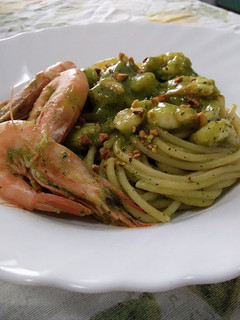 Foto di Spaghetti con crema di zucchine, gamberetti e pistacchio