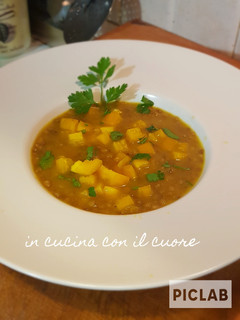 Foto di Zuppa di lenticchie e peperoni gialli