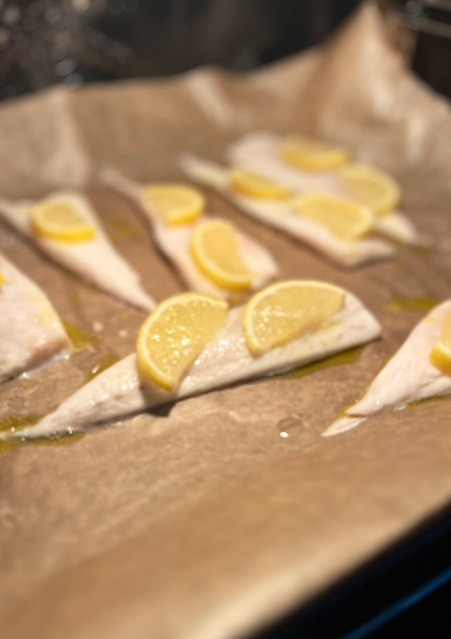 Una foto de Lomos de dorada asados al limón