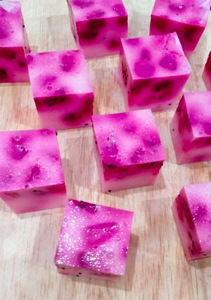 Hình của món Pudding sữa thanh long đỏ.