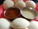 इडली चटण आणि सांबार (idli chutney and sambar recipe in marathi)