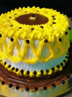 सन फ्लावर केक (sunflower cake recipe in Hindi) रेसिपी मुख्य फोटो