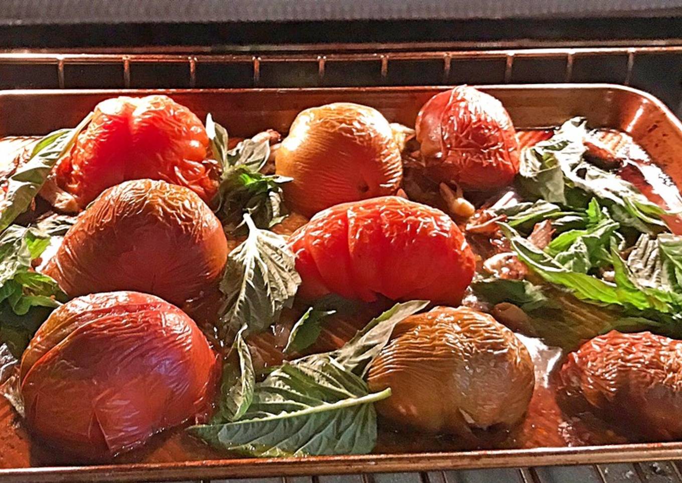 Roasted heirloom and caramelized onion red sauce