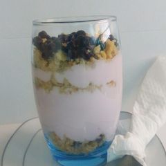 A picture of Forest berry yoghurt parfait.