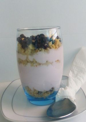 A picture of Forest berry yoghurt parfait.