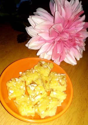 A picture of Mango Barfi.