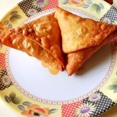 A picture of Onion samosa.