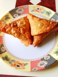 A picture of Onion samosa.