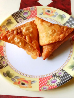 A picture of Onion samosa.