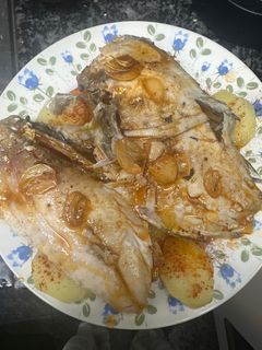 Una foto de 635. Dorada a la gallega (principal pescado)