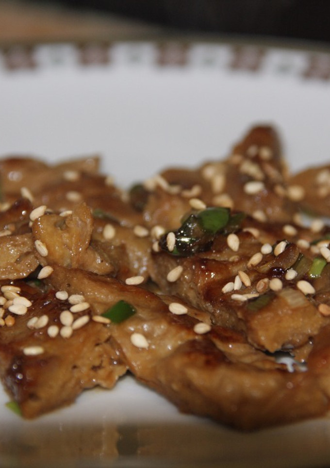 Una foto de Seitán caramelizado al estilo asiático (Vegano)