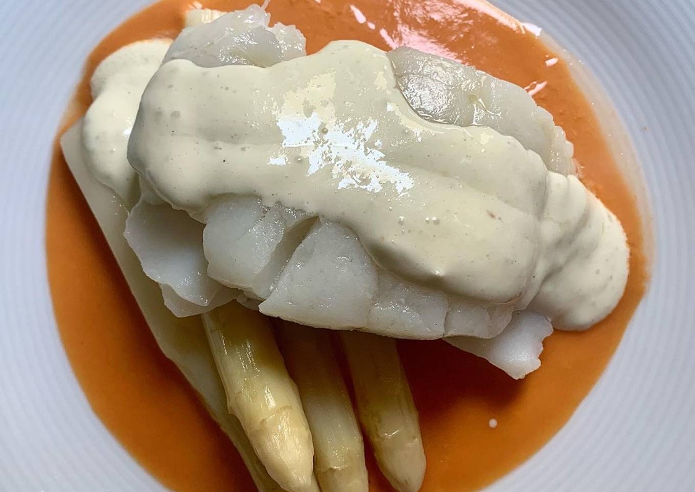 Bacalao a baja temperatura en su jugo con aceite de ajo y guindilla
