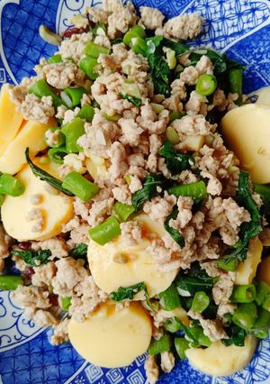 รูปของ กะเพราหมูสับ เต้าหู้ไข่ คลีน